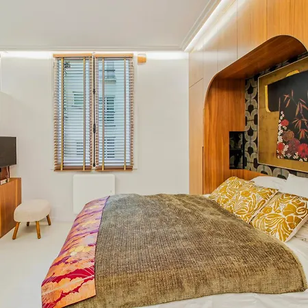 Refined Elegance In Appartement *