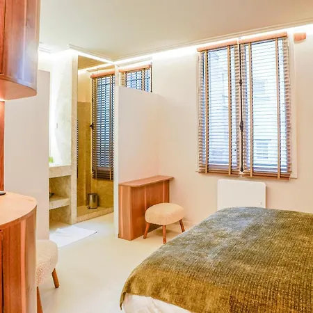 Refined Elegance In Appartement Parijs