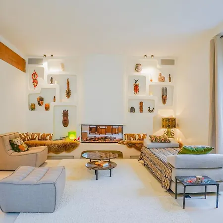 דירה Refined Elegance In *