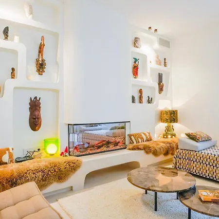 דירה Refined Elegance In *