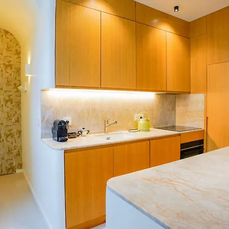 Refined Elegance In Apartman Párizs